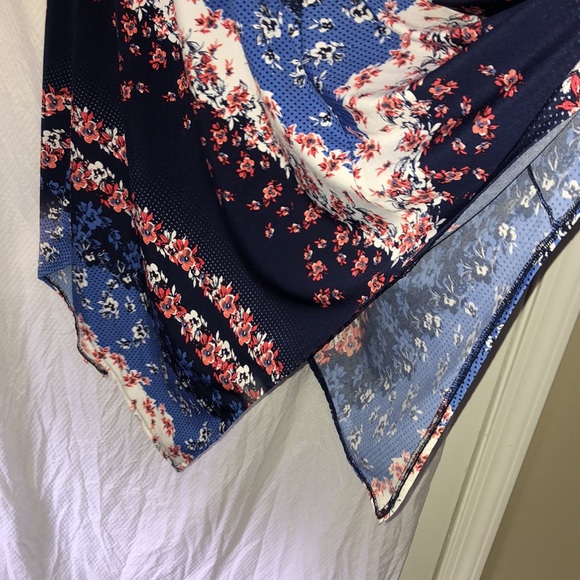 Floral Dress in a size Medium with back and angular detailing - Picture 7 of 9